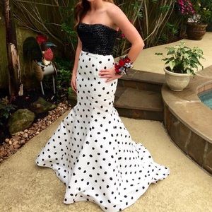 Sherri Hill prom dress